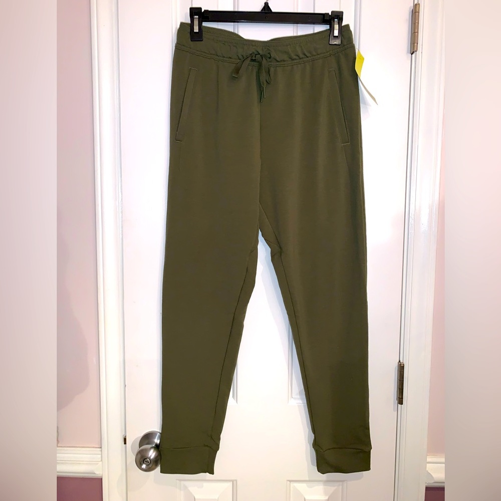 All in Motion Olive Green tapper legs soft stretch pants with pockets NWT Size S